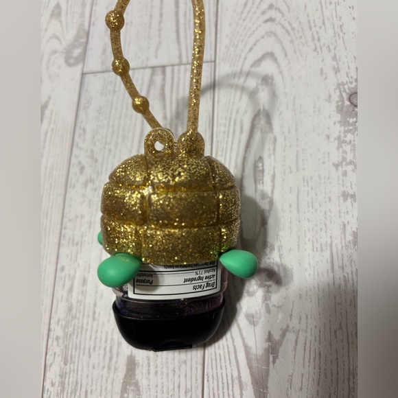 Bath & Body Works Gold and Green Turtle Hand Sanitizer Holder - Picture 6 of 7